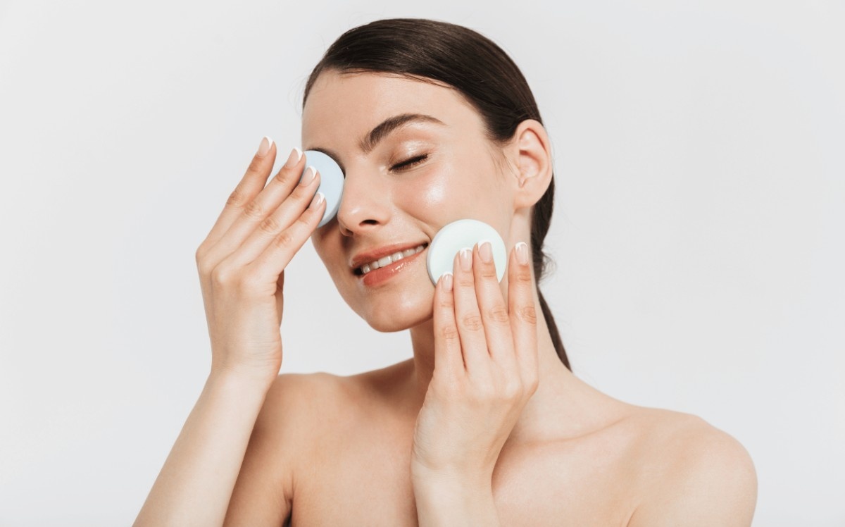 Epicutis products, particularly the Lipid Serum, are formulated to calm inflamed skin and reduce visible redness by repairing the skin barrier and soothing irritation at the cellular level.
